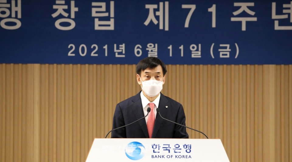 이주열 한국은행 총재가 11일 서울 중구 한국은행에서 한국은행 창립 제71주년 기념사를 낭독하고 있다. (사진=한국은행 제공)