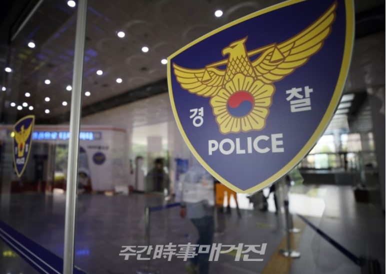 대낮 서울 관악구의 한 산속 둘레길에서 여성을 때리고 성폭행한 혐의를 받는 30대 남성이 경찰에 붙잡혔다.ⓒ뉴시스