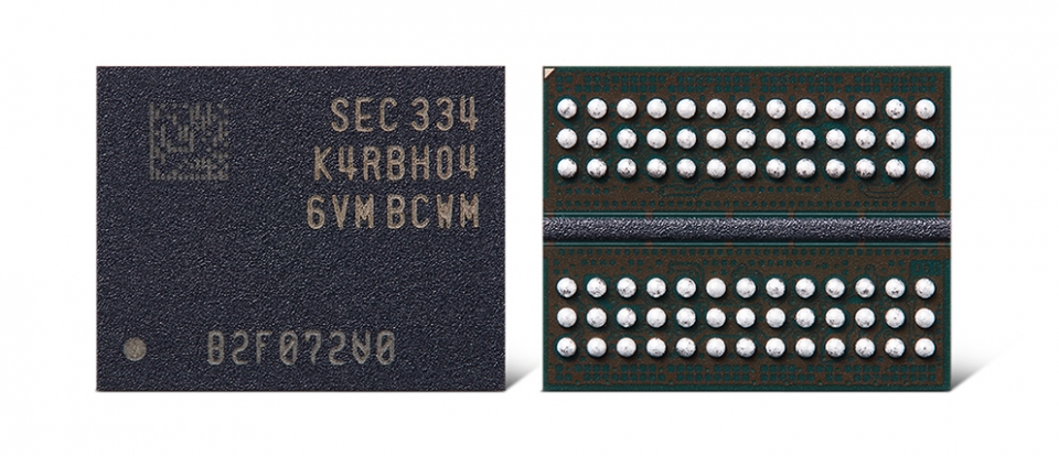 삼성전자가 업계 최초 12나노급 32Gb(기가 비트) DDR5 D램을 개발했다. 32Gb는 D램 단일 칩 기준으로 역대 최대 용량이다. (사진=삼성전자 제공)