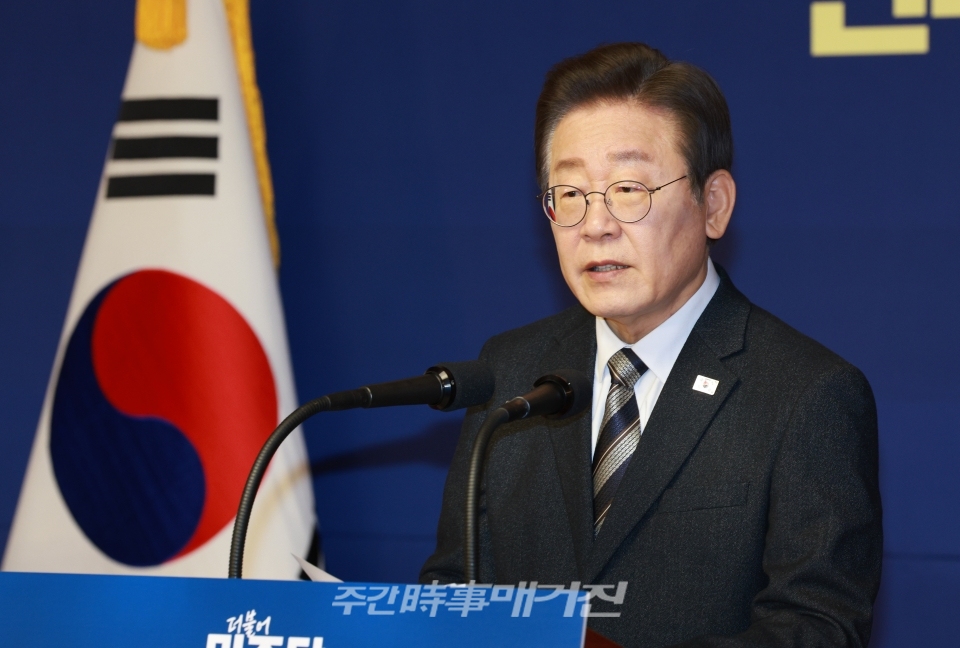 이재명 더불어민주당 대표가 31일 오전 서울 여의도 국회 사랑재에서 2024년 신년 기자회견을 하고 있다. ⓒ뉴시스
