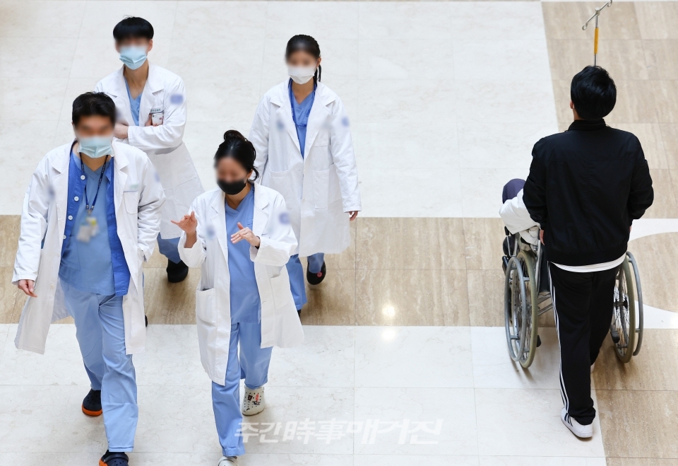 서울 시내 한 대학병원에서 근무중인 의사들의 모습. ⓒ뉴시스